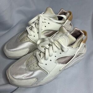 Nike Air Huarache 'Sail Fossil Stone’ Women’s Size 9